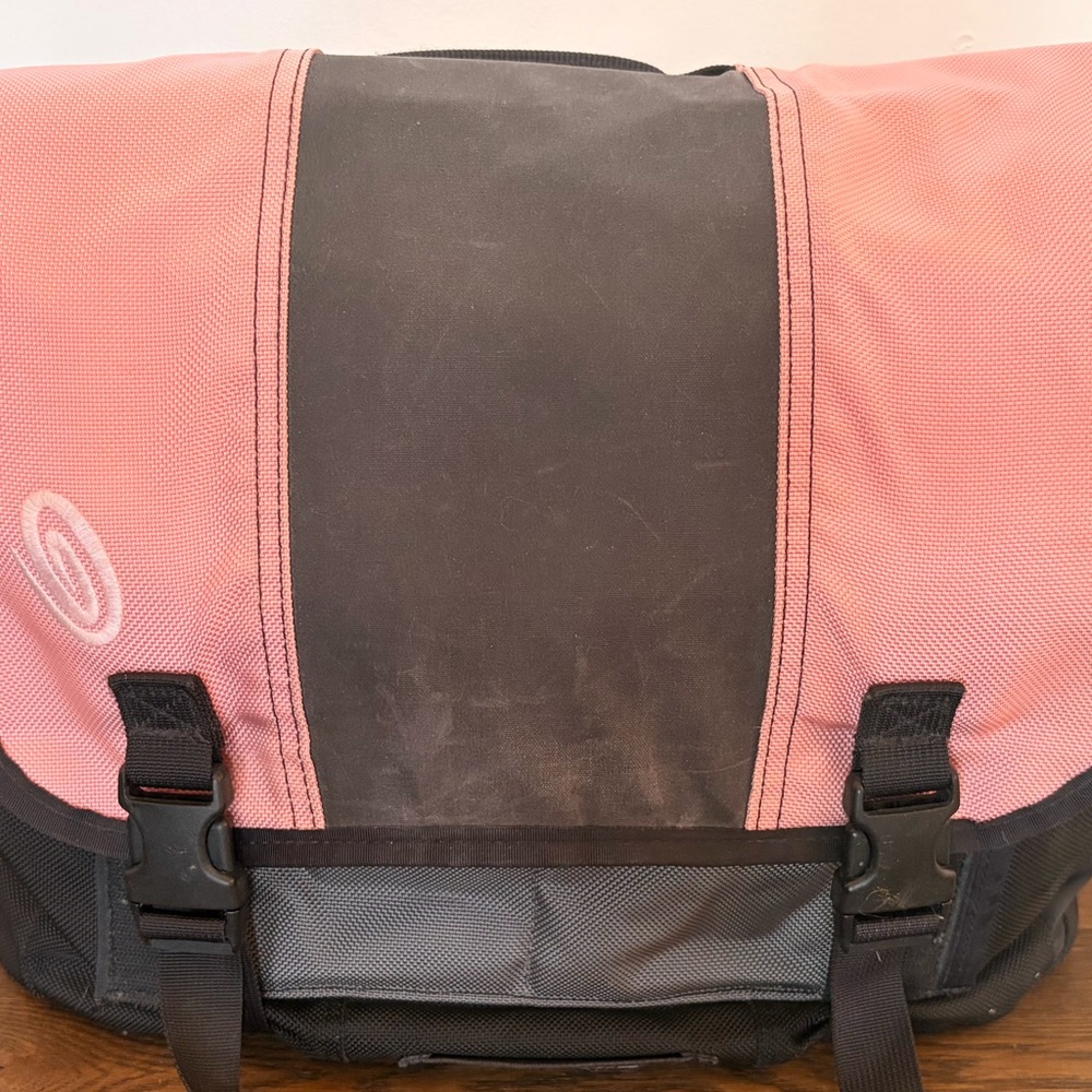 Timbuk2 Commute 2.0 Large Messenger Bag – Pink/Black